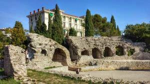 Ruiny amfiteatru antycznego w Cimiez, dzielnicy Nicei