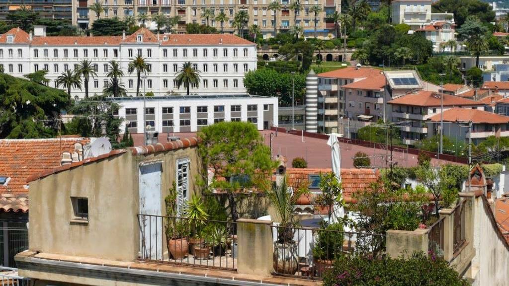 Ogród na dachu w Cannes