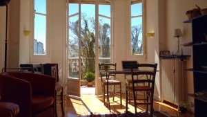 Apartamenty Airbnb w Nicei i na Lazurowym Wybrzeżu to możliwość znalezienia tańszego noclegu.