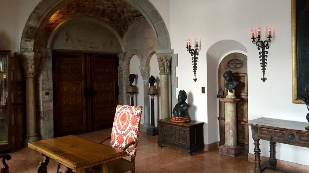 Fragment salonu w zamku La Napoule