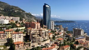 Hotele w Beausoleil oferują np. taki widok na Monte Carlo