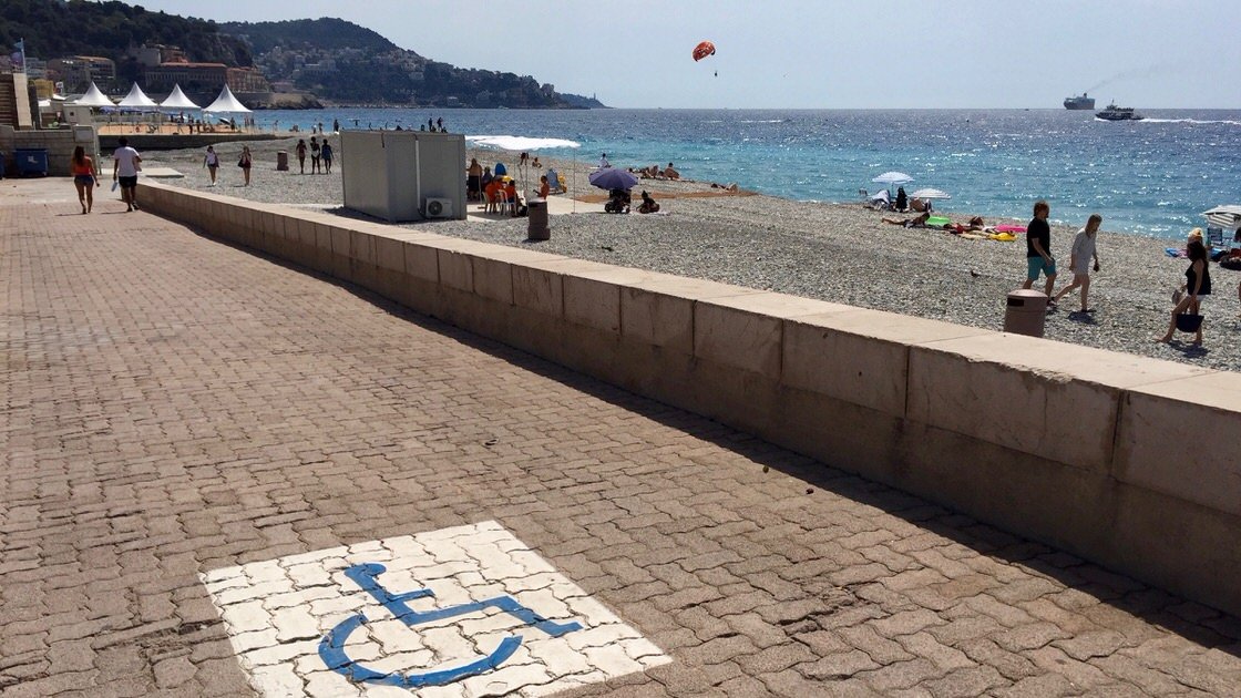 Plaża dla osób na wózkach w Nicei, Lazurowe Wybrzeże