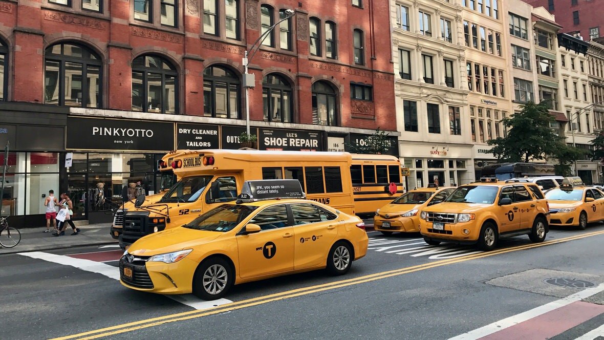 Komunikacja miejska w Nowym Jorku to przede wszystkim metro, autobusy i żółte taksówki