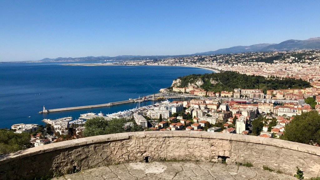 Widok na port w Nicei ze wzgórza Mont Boron
