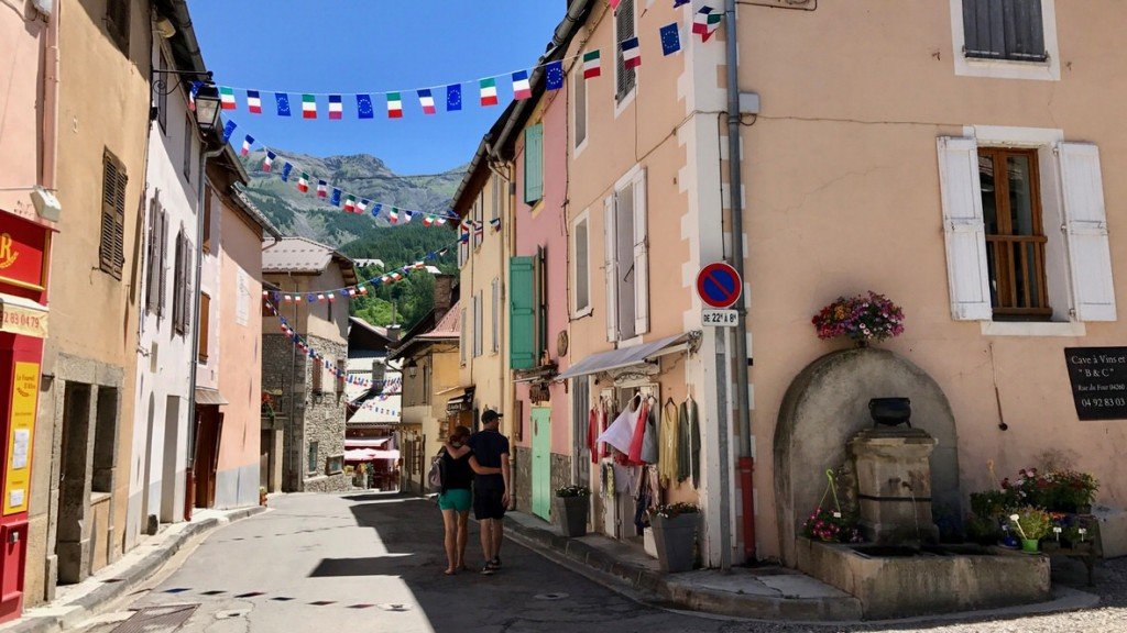 Allos, alpejska wioska we Francji niedaleko Nicei (Lazurowe Wybrzeże)