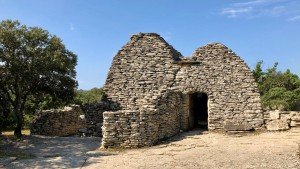 Village des Bories, kamienne domy prowansalskie obok Gordes