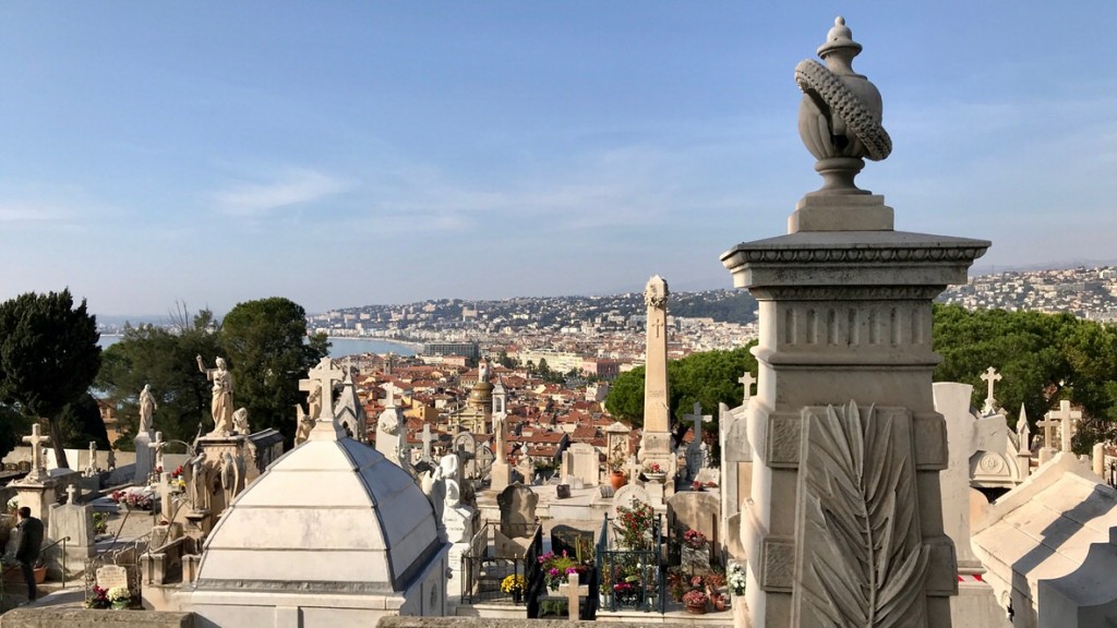 Widok na Niceę z cmentarza na Wzgórzu Zamkowym