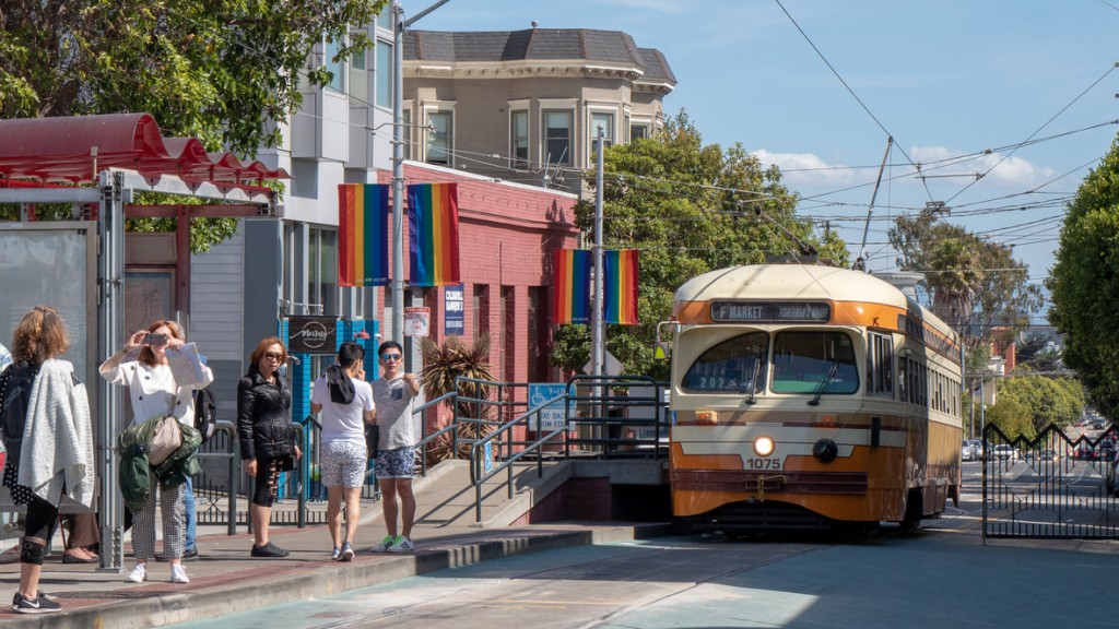 Tramwaje linowe to nie jedyny transport publiczny w San Francisco. Dostępne są także tradycyjne tramwaje oraz autobusy.