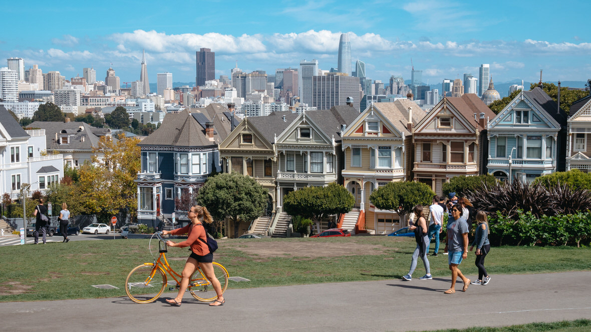 Oferta Airbnb w San Francisco to sporo różnych apartamentów prywatnych o różnym standardzie i szerokim zakresie cenowym.