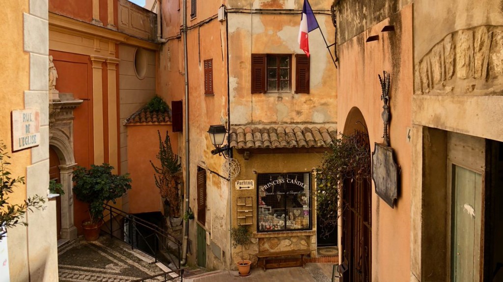 Poznaj 5 średniowiecznych miasteczek na Lazurowym Wybrzeżu, które warto zobaczyć! Na zdjęciu Roquebrune-Cap-Martin.