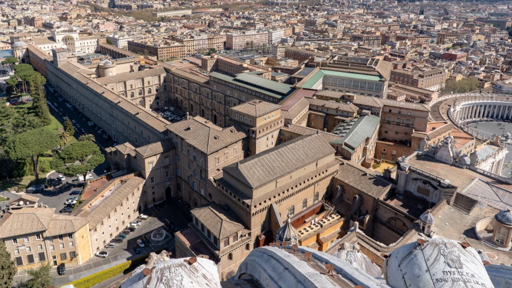Muzea Watykańskie, widok z kopuły na Bazylice św. Piotra