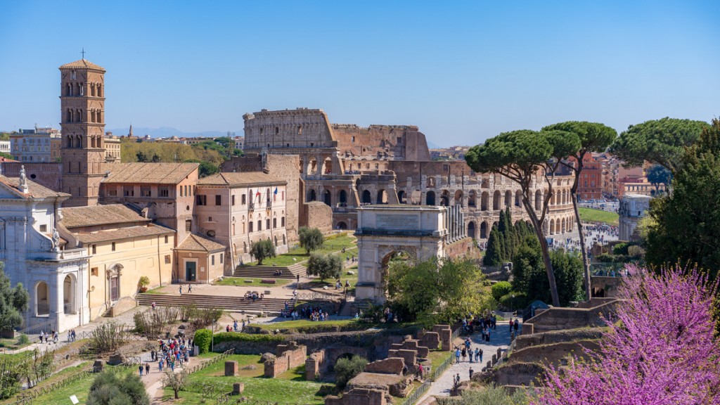 Koloseum, widok ze wzgórza Palatyn, Rzym