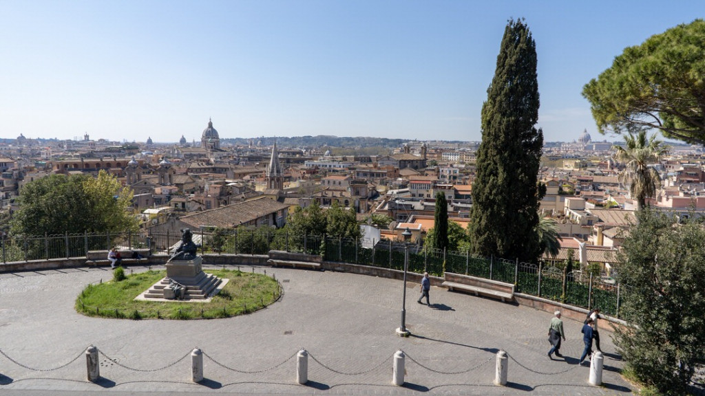 Jeden z punktów widokowych na Rzym w ogrodach Borghese