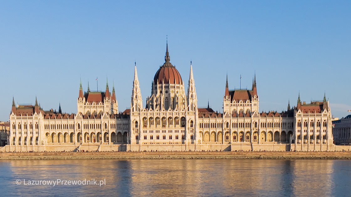 Budapeszt, budynek parlamentu nad Dunajem