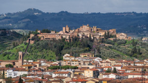 Toskania poza szlakiem: miasteczka, które warto zobaczyć mając więcej czasu (na zdj. Certaldo)