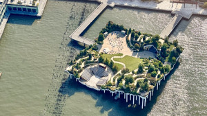 Little Island z pokładu helikoptera