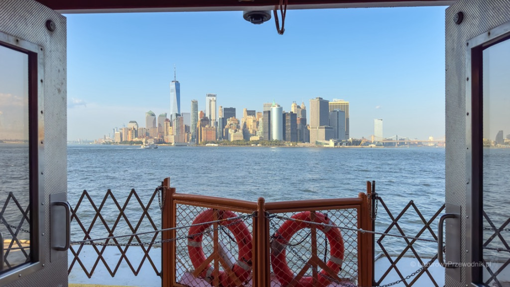 Manhattan z pokładu Staten Island Ferry