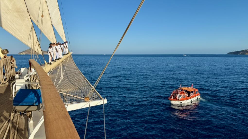 Rejs żaglowcem to wyjątkowa przygoda, a Cyklady okazały się pięknym miejscem do odwiedzenia.